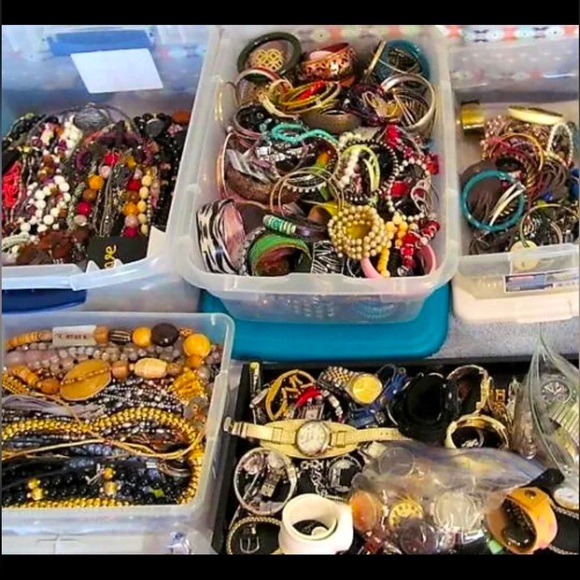 ⚜️ 2 LB Unsearched Vintage & Modern Jewelry Lot | 90% Wearable Repair Craft ⚜️ - Picture 3 of 9